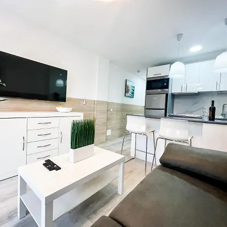 Pool View Apartment *
