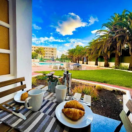 Pool View Apartment *